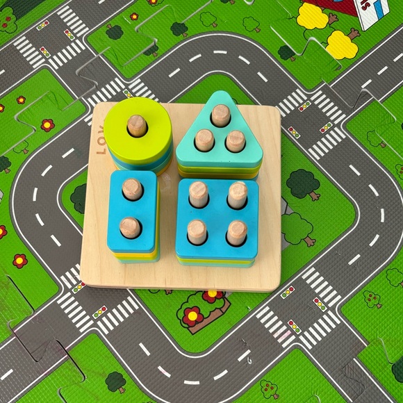 Lovevery A 3D puzzle to practice cradling and nesting complex shapes. - Picture 4 of 5